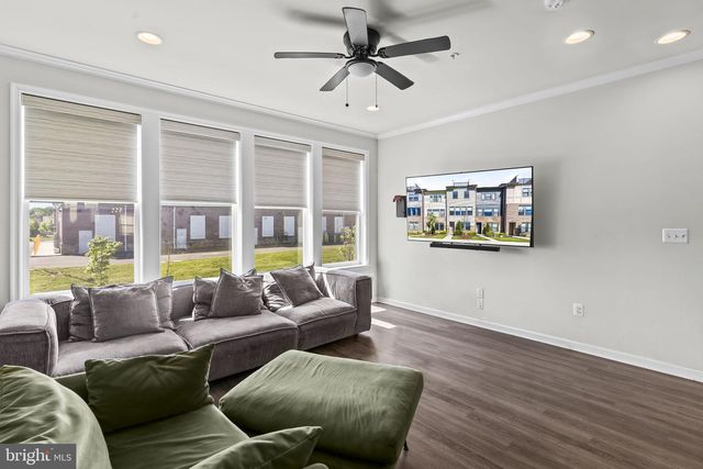 4963 VISTA GREEN LN, Lanham, MD 20706