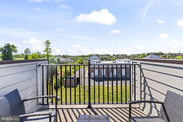 4963 VISTA GREEN LN, Lanham, MD 20706