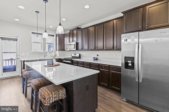 4963 VISTA GREEN LN, Lanham, MD 20706
