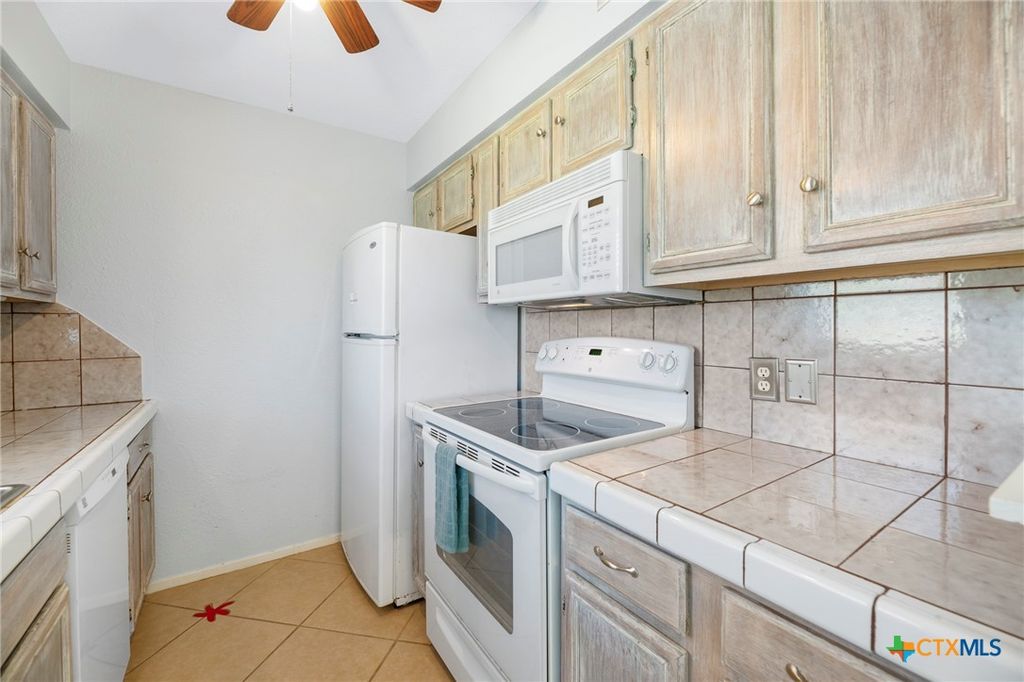 Image 13 of property listing at 2003 N Fulton Beach Road 77, Rockport, TX 78382