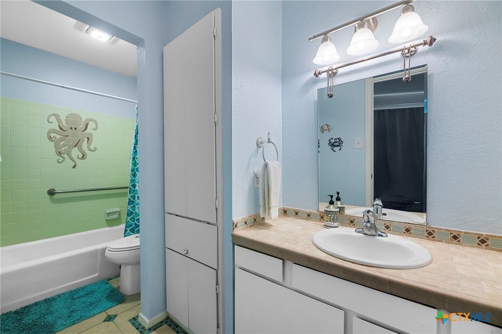 Image 19 of property listing at 2003 N Fulton Beach Road 77, Rockport, TX 78382