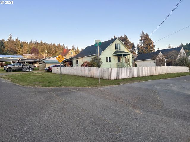 1715 20TH St, Myrtle Point, OR 97458