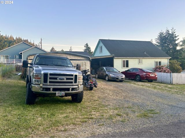 1715 20TH St, Myrtle Point, OR 97458