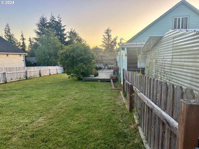 1715 20TH St, Myrtle Point, OR 97458