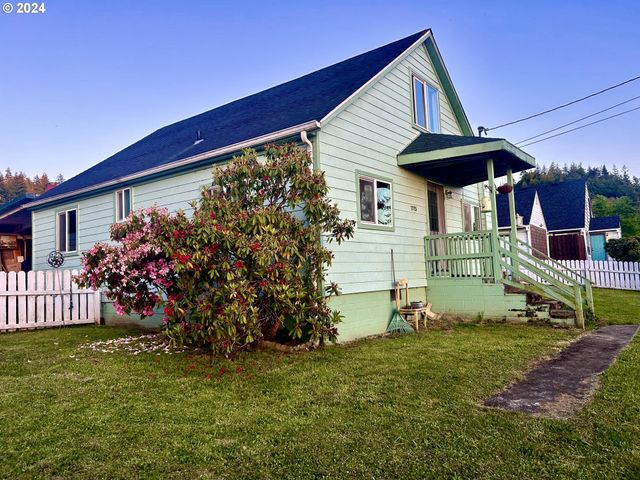 1715 20TH St, Myrtle Point, OR 97458