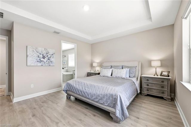 2094 Grove DR, Naples, FL 34120