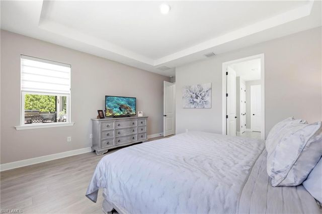 2094 Grove DR, Naples, FL 34120