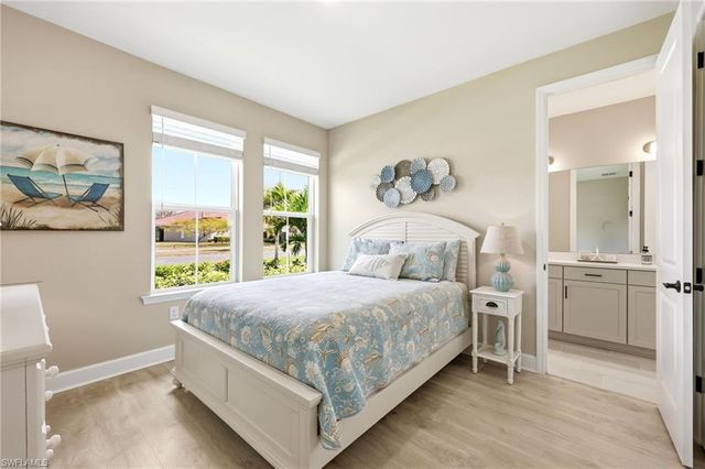 2094 Grove DR, Naples, FL 34120