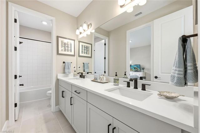 2094 Grove DR, Naples, FL 34120