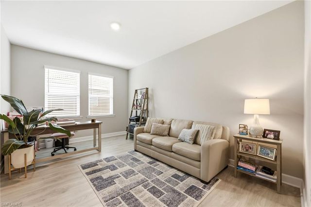 2094 Grove DR, Naples, FL 34120