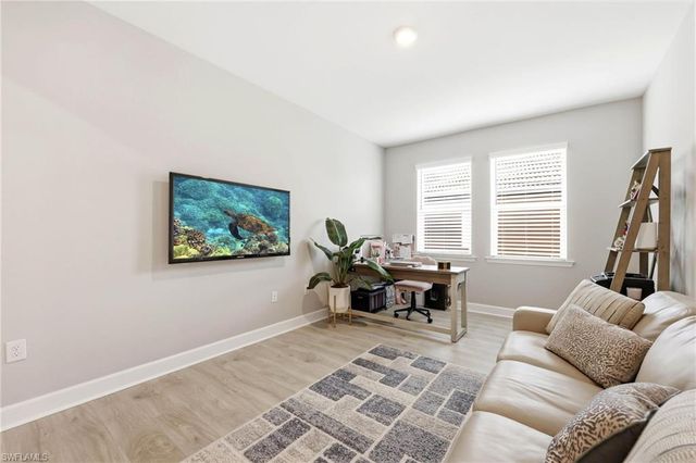 2094 Grove DR, Naples, FL 34120