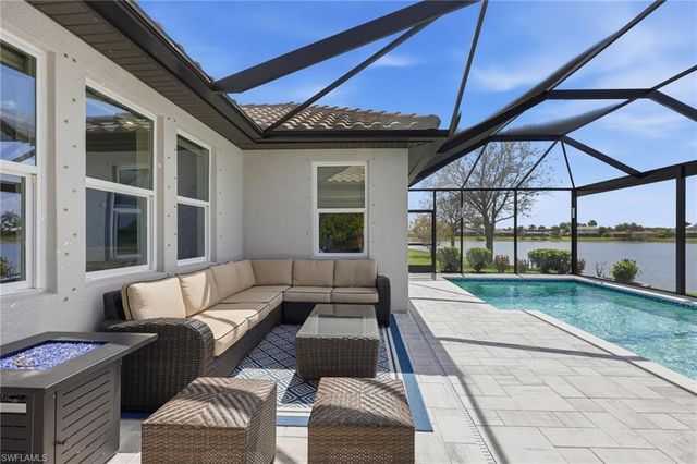 2094 Grove DR, Naples, FL 34120