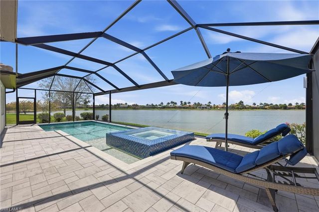 2094 Grove DR, Naples, FL 34120