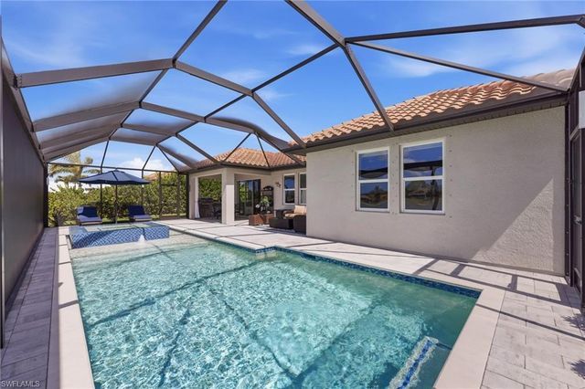 2094 Grove DR, Naples, FL 34120