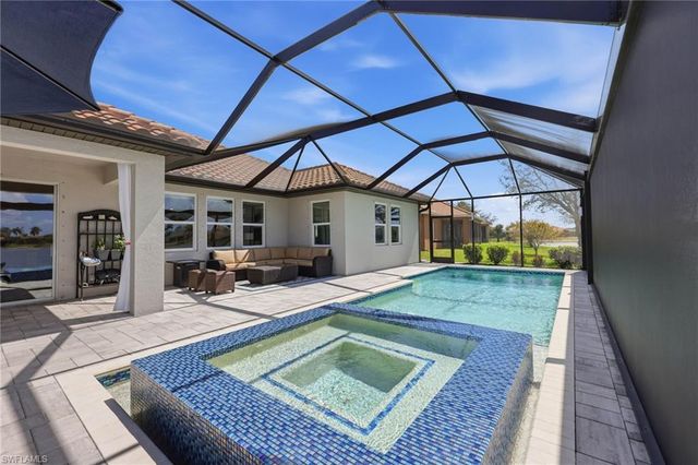 2094 Grove DR, Naples, FL 34120