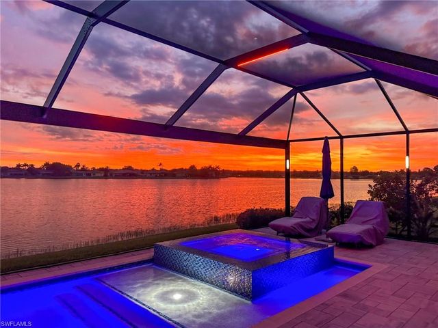 2094 Grove DR, Naples, FL 34120