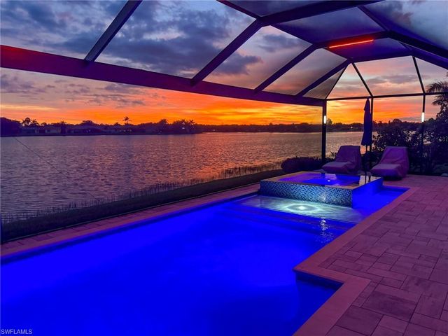 2094 Grove DR, Naples, FL 34120