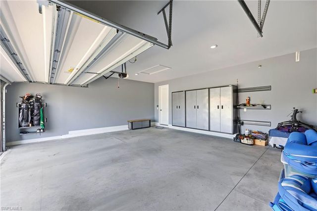 2094 Grove DR, Naples, FL 34120