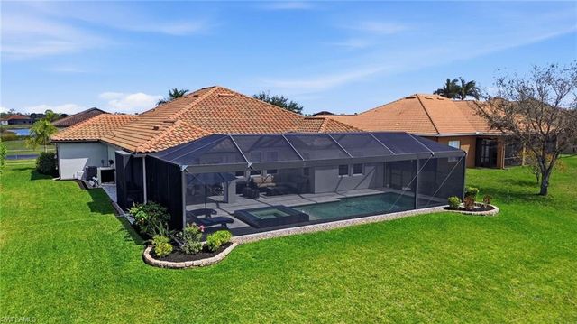 2094 Grove DR, Naples, FL 34120