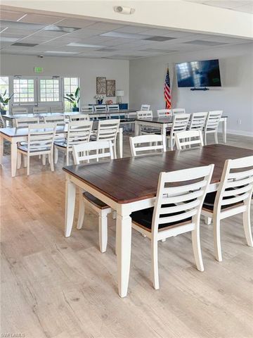 2094 Grove DR, Naples, FL 34120