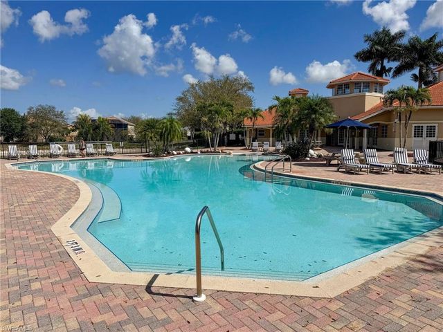 2094 Grove DR, Naples, FL 34120