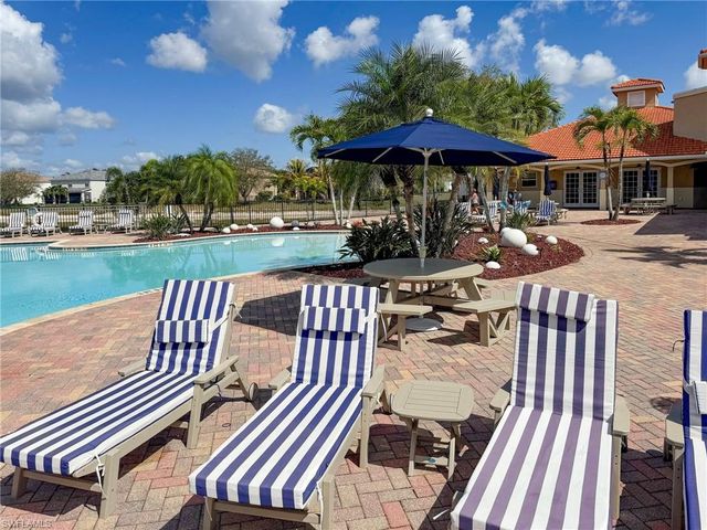 2094 Grove DR, Naples, FL 34120