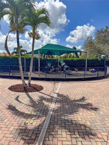 2094 Grove DR, Naples, FL 34120