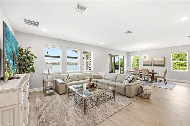 2094 Grove DR, Naples, FL 34120