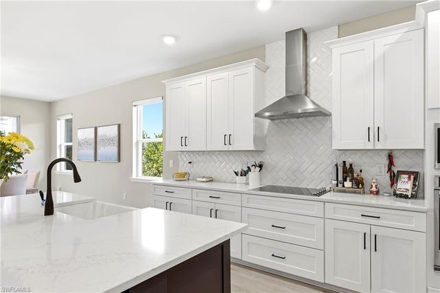 2094 Grove DR, Naples, FL 34120