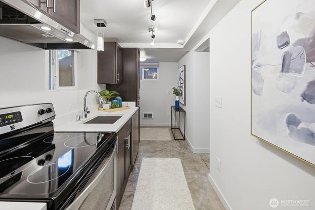 1709 N 35th Street, Seattle, WA 98103