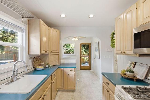 1709 N 35th Street, Seattle, WA 98103