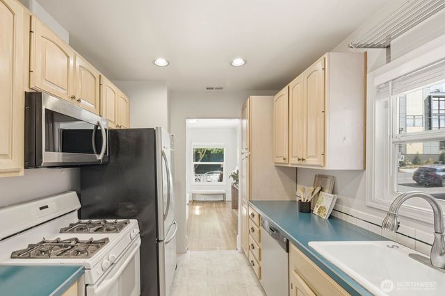 1709 N 35th Street, Seattle, WA 98103
