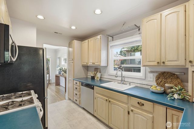 1709 N 35th Street, Seattle, WA 98103