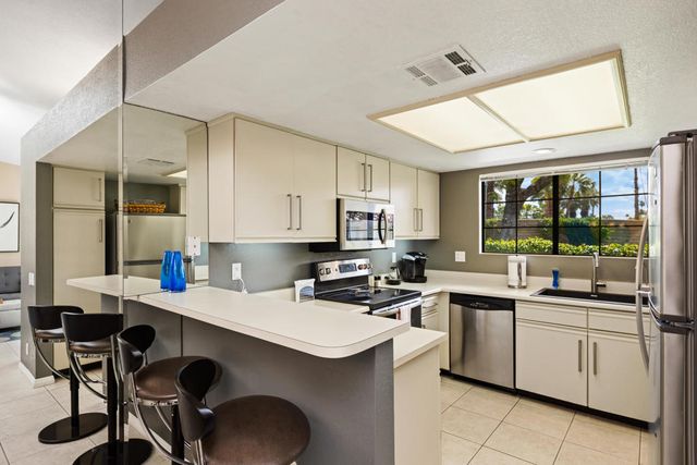 500 S Farrell Drive H49, Palm Springs, CA 92264