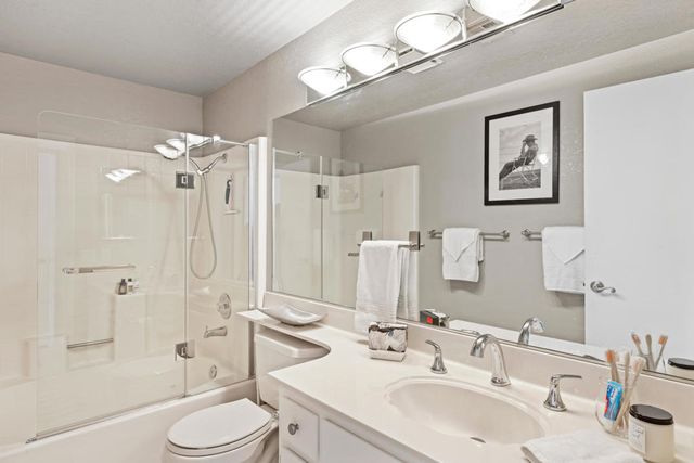 500 S Farrell Drive H49, Palm Springs, CA 92264