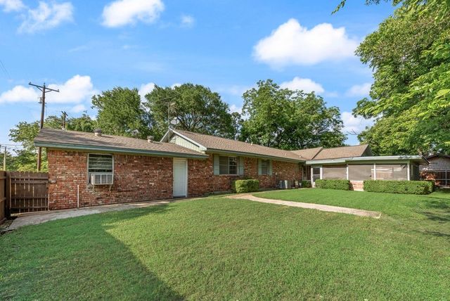 305 W 2nd North Street, Kaufman, TX 75142