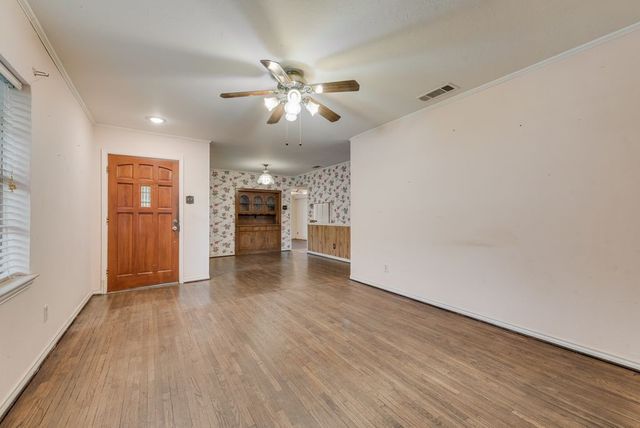 305 W 2nd North Street, Kaufman, TX 75142