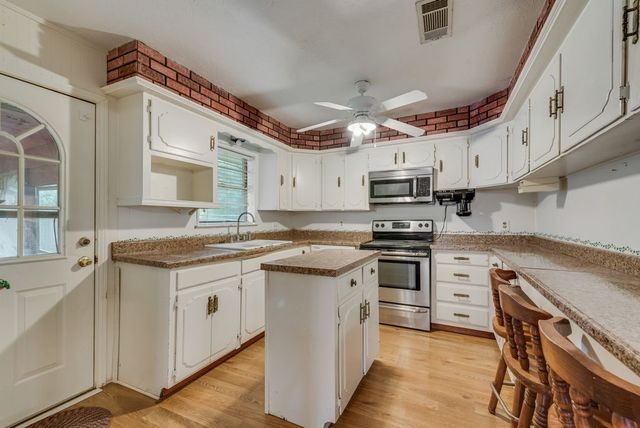 305 W 2nd North Street, Kaufman, TX 75142