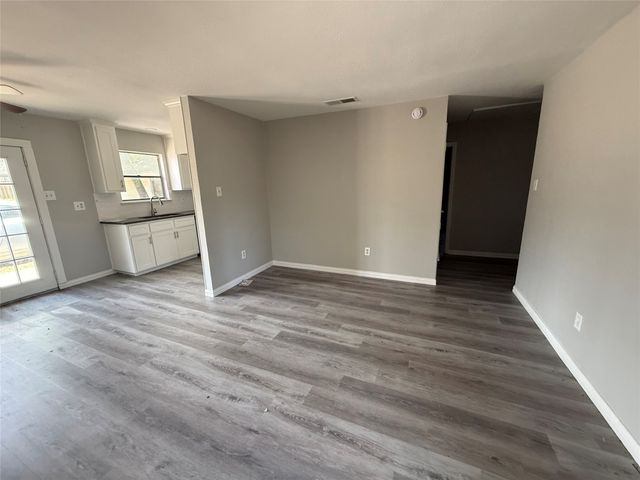 109 Ray Street, Arlington, TX 76010