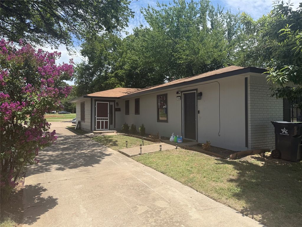 109 Ray Street, Arlington, TX 76010