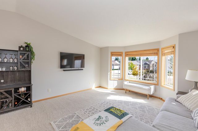 802 18th Avenue W, West Fargo, ND 58078