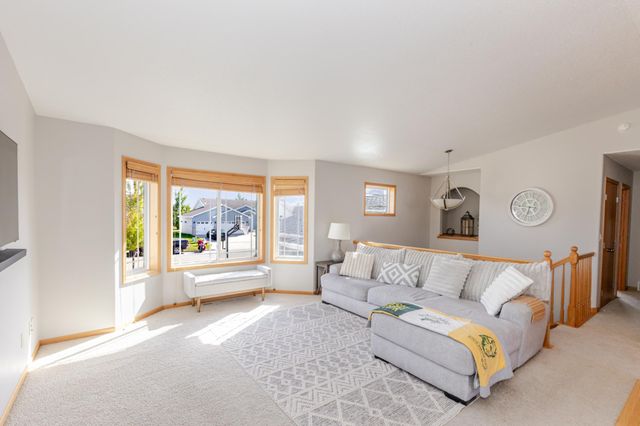 802 18th Avenue W, West Fargo, ND 58078