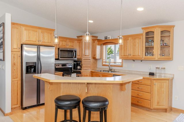 802 18th Avenue W, West Fargo, ND 58078