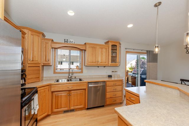 802 18th Avenue W, West Fargo, ND 58078