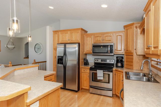 802 18th Avenue W, West Fargo, ND 58078