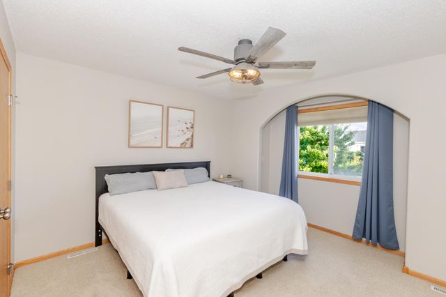 802 18th Avenue W, West Fargo, ND 58078