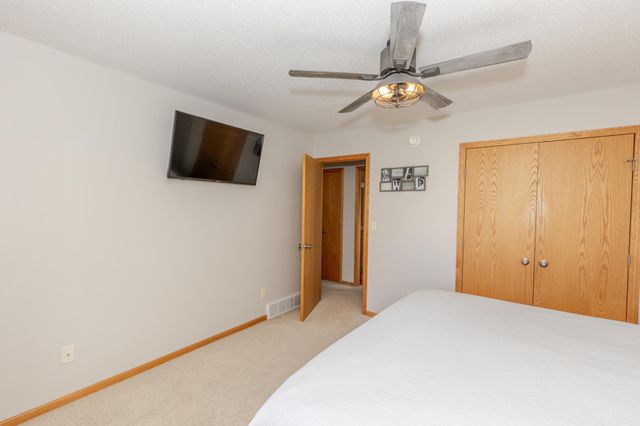 802 18th Avenue W, West Fargo, ND 58078