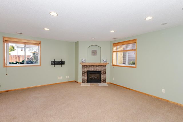 802 18th Avenue W, West Fargo, ND 58078