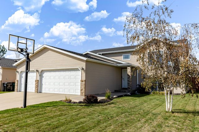 802 18th Avenue W, West Fargo, ND 58078
