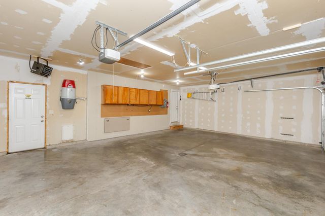 802 18th Avenue W, West Fargo, ND 58078